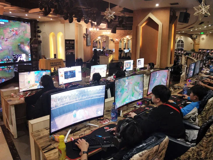 逐梦国际h5品牌视觉展示图三